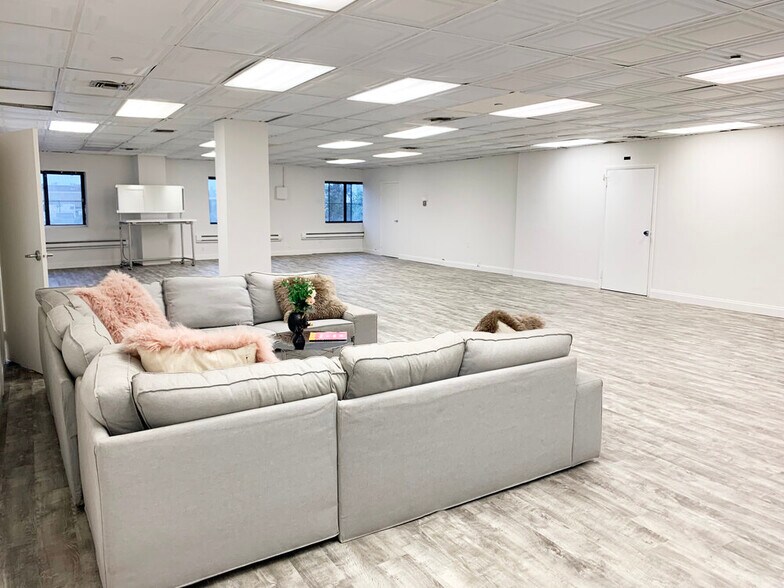 More Photos Of 2-15 Borden Ave, Long Island City Light Manufacturing For Lease