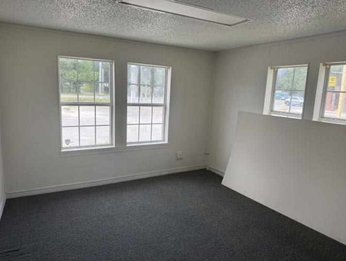 More Photos Of 6698 N Palafox St, Pensacola Showroom For Sale
