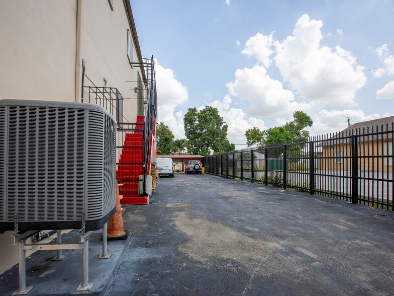 More Photos Of 249 W 29th St, Hialeah Freestanding For Sale