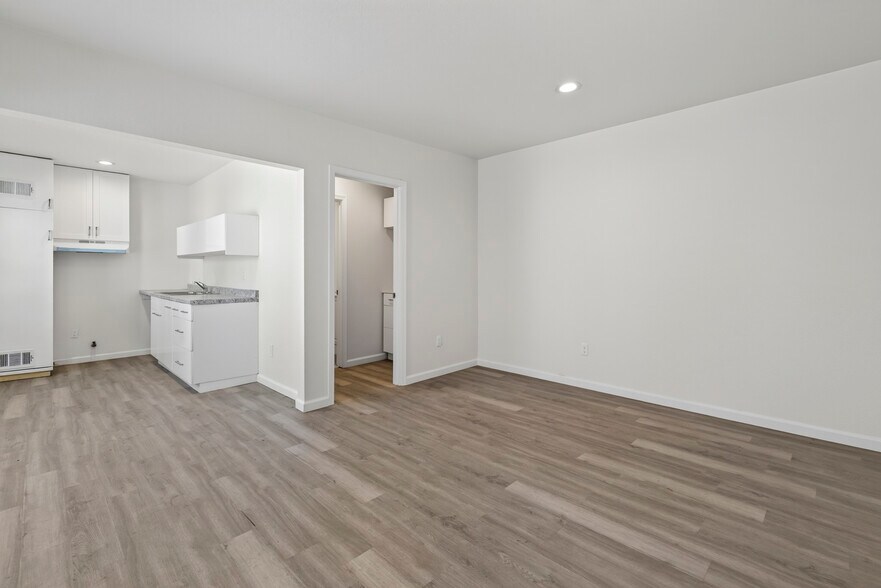 More Photos Of 526-534 W 47th St, Los Angeles Apartments For Sale
