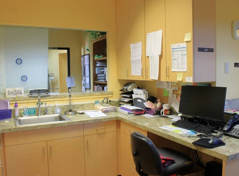 More Photos Of 10230 SW Capitol Hwy, Portland Medical For Sale