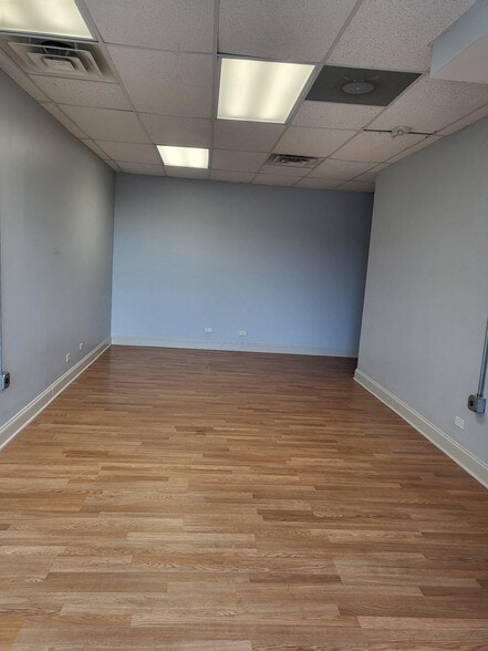 More Photos Of 7300 N Cicero Ave, Lincolnwood Loft Creative Space For Lease
