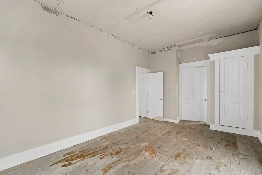 More Photos Of 901 N Saint Joseph St, Gonzales Office For Sale