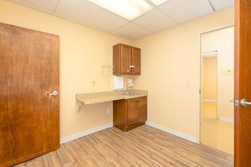 More Photos Of 100 Ridgeview Dr, Smithfield Storefront For Sale