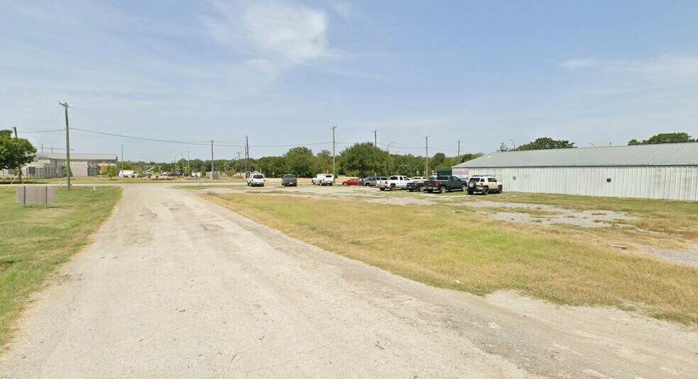 More Photos Of 6915 Russell Curry Rd, Arlington Warehouse For Lease
