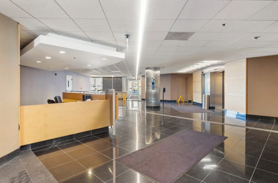 More Photos Of 3155 W big beaver Rd, Troy Office For Lease