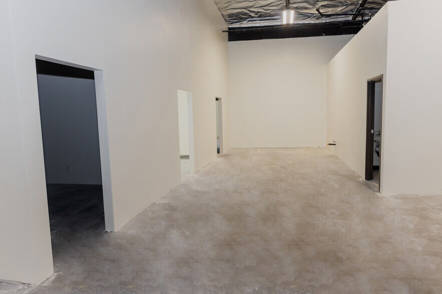 More Photos Of 15020 S Main St, Gardena Warehouse For Sale
