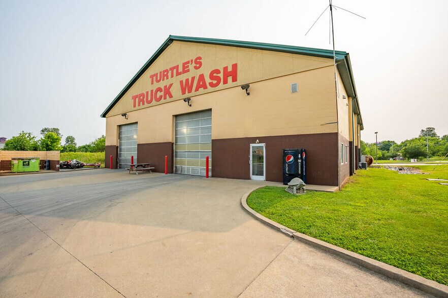 More Photos Of 140 J W Dickson Dr, Oak Grove Carwash For Sale