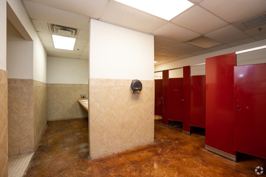 More Photos Of 8915 San Dario Ave, Laredo Truck Stop For Lease