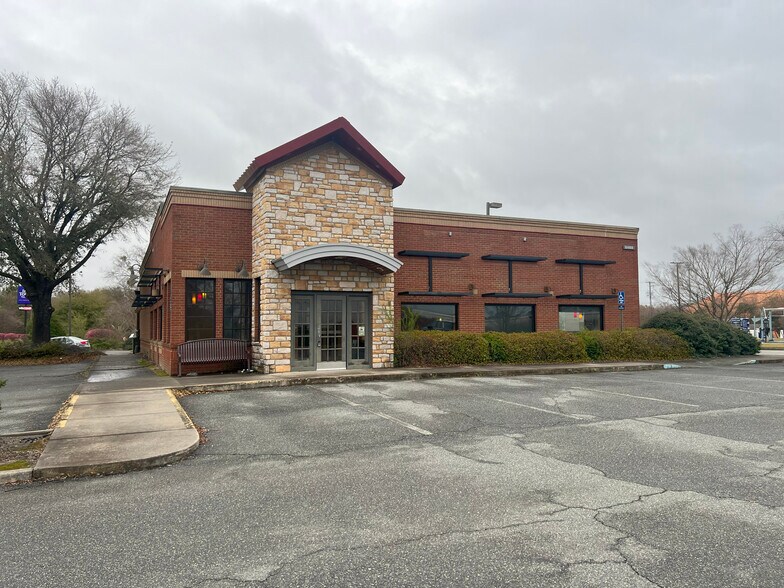 Primary Photo Of 5460 Augusta Rd, Savannah Restaurant For Lease