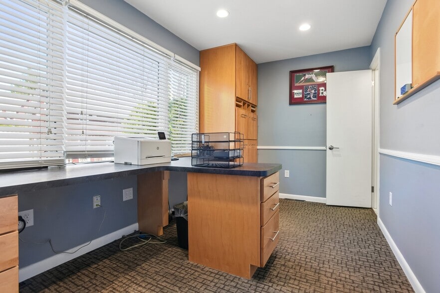 More Photos Of 65 Sachem St, Norwich Medical For Sale
