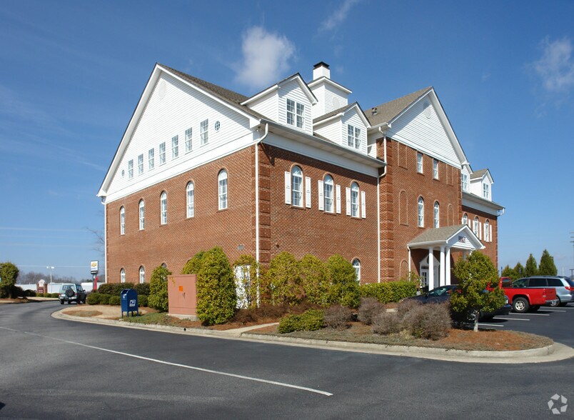 More Photos Of 100 Colony Park Dr, Cumming Bank For Lease