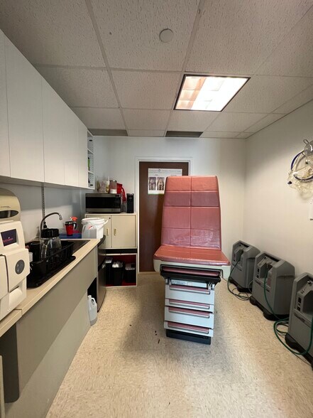 More Photos Of 505 Goffle Rd, Ridgewood Medical For Sale