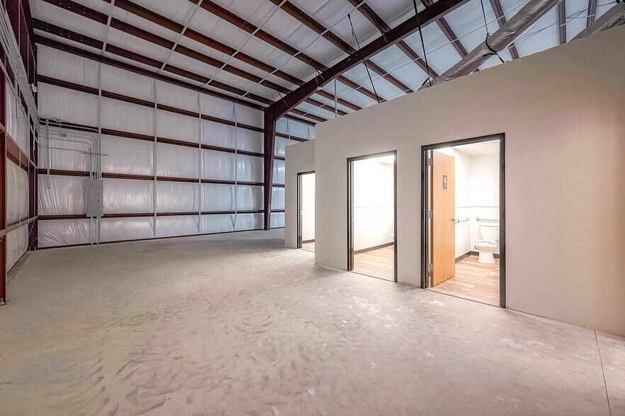 More Photos Of 22820 Hufsmith Kohrville Rd, Tomball Industrial For Sale