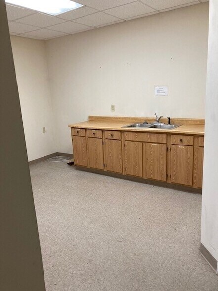 More Photos Of 6085 Court Street Rd, Syracuse Warehouse For Lease