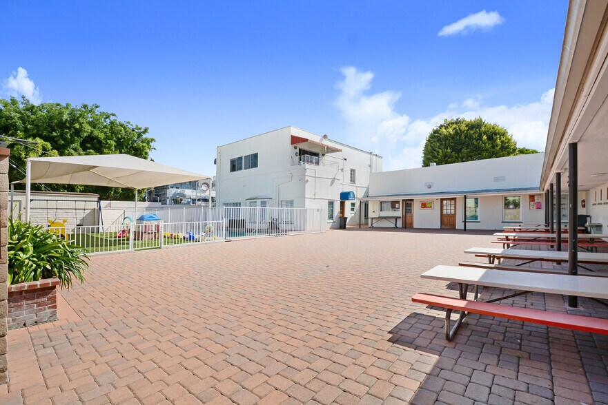 More Photos Of 419 S Robertson Blvd, Beverly Hills Schools For Sale