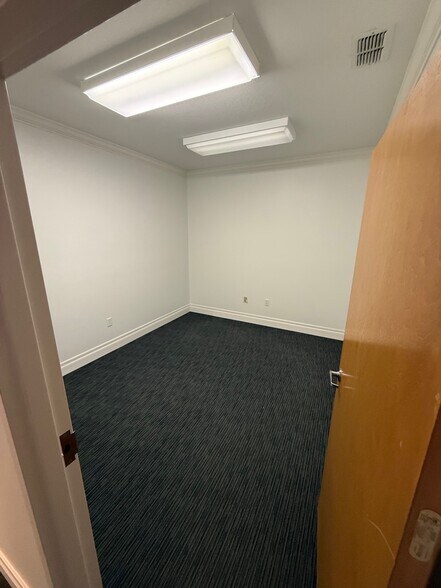 More Photos Of 8825 Perimeter Park Blvd, Jacksonville Medical For Lease