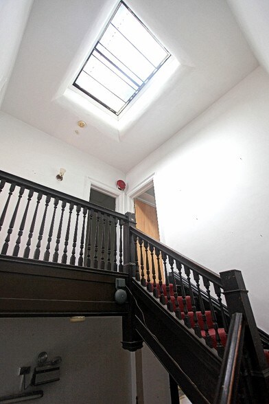 More Photos Of 307 W 91st St, New York Specialty For Lease