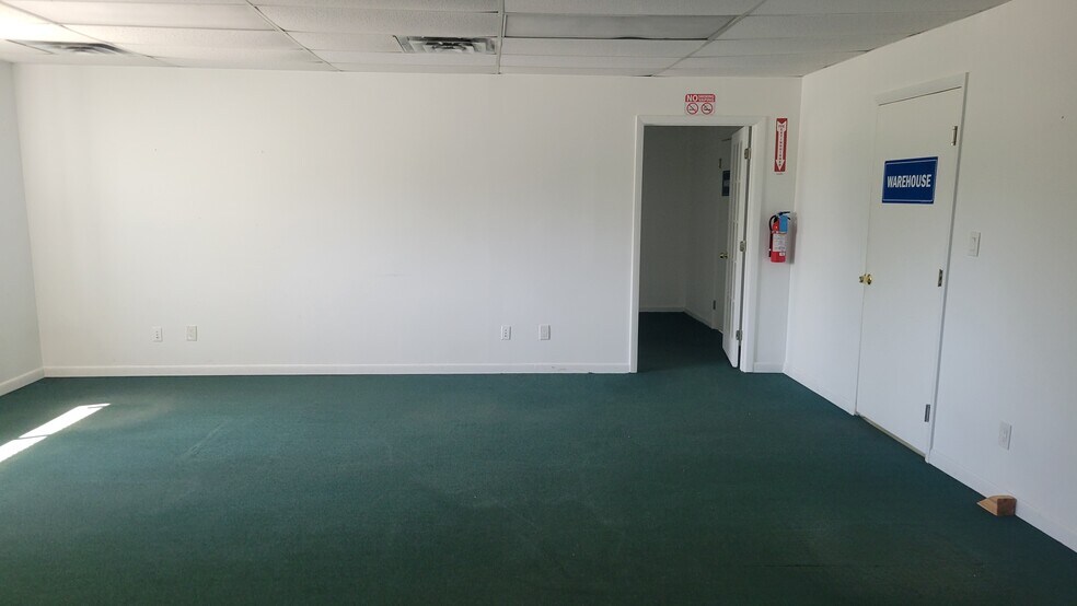 More Photos Of 4 Hadden Dr, Montgomery Warehouse For Lease