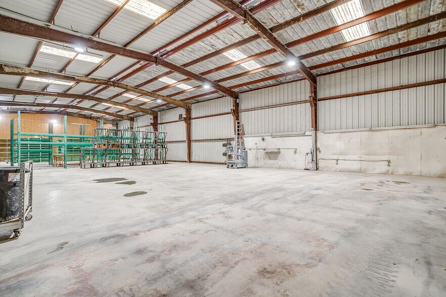 More Photos Of 1600 FM 3433, Newark Warehouse For Sale