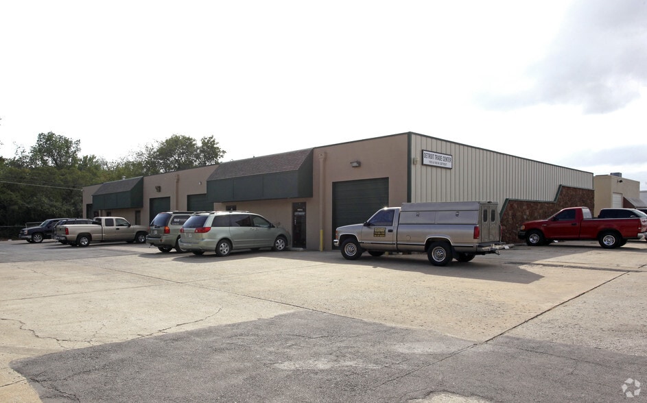 Primary Photo Of 1109 W Detroit St, Broken Arrow Warehouse For Lease