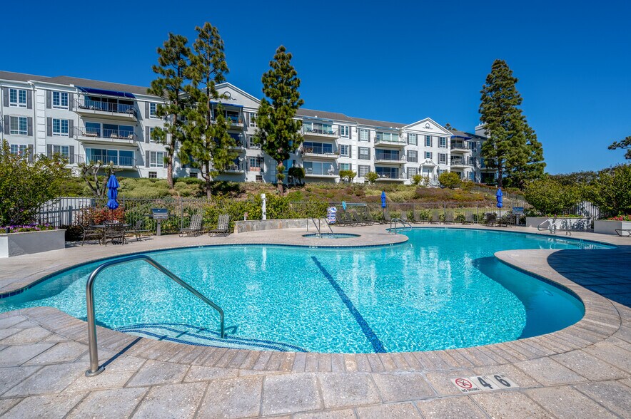More Photos Of 100 Scholz Plz, Newport Beach Apartments For Sale