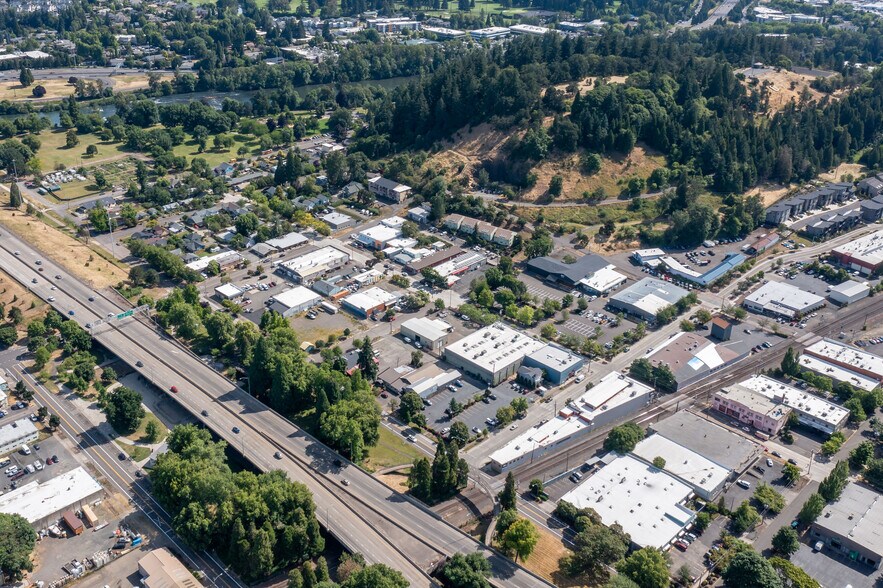 More Photos Of 306 W Lawrence St, Eugene Storefront Retail Office For Sale