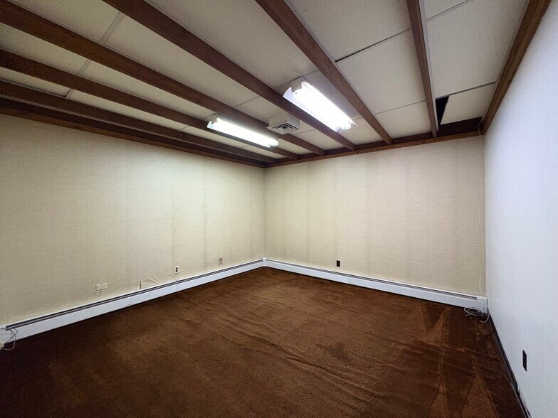 More Photos Of 108 W Montgomery Ave, North Wales Warehouse For Lease