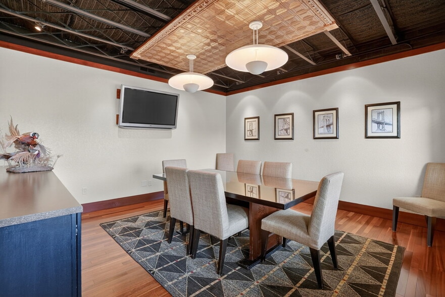 More Photos Of 1104 S Mitchell St, Cadillac Office For Sale