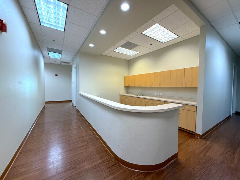More Photos Of 1743 Park Center Dr, Orlando Medical For Lease