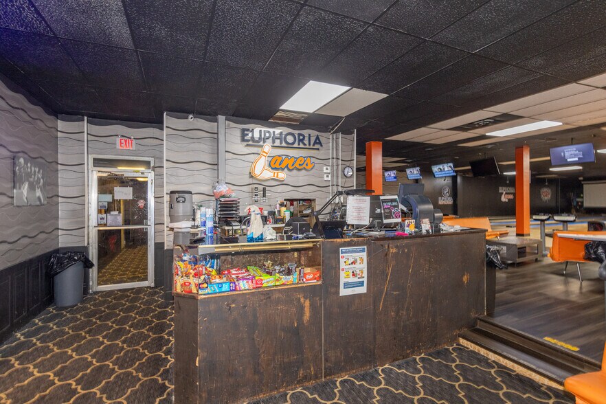 More Photos Of 1820 E 30th St, Cleveland Sports And Entertainment For Sale