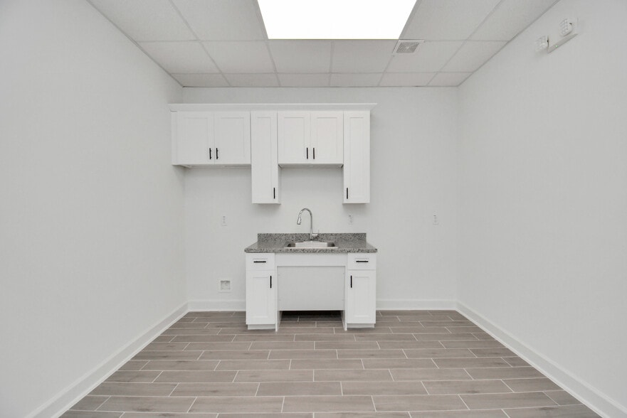 More Photos Of 12425 W Airport Blvd, Sugar Land Light Distribution For Lease