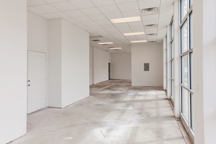 More Photos Of 1959 W Erie St, Chicago Storefront Retail Residential For Lease