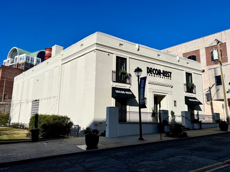 Primary Photo Of 208 Jacobs Pl, High Point Showroom For Lease