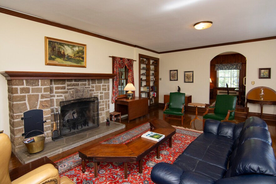 More Photos Of 8789 Seneca Trail South, Ronceverte Office For Sale