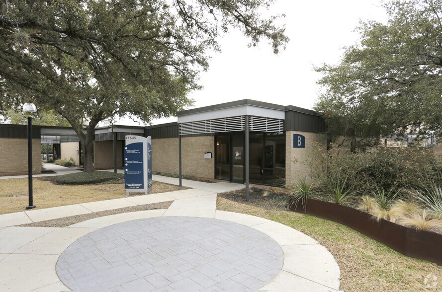 More Photos Of 11623 Angus Rd, Austin Unknown For Lease