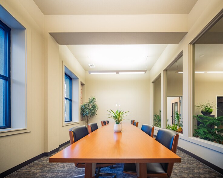 More Photos Of 223 Commercial St NE, Salem Storefront Retail Office For Lease