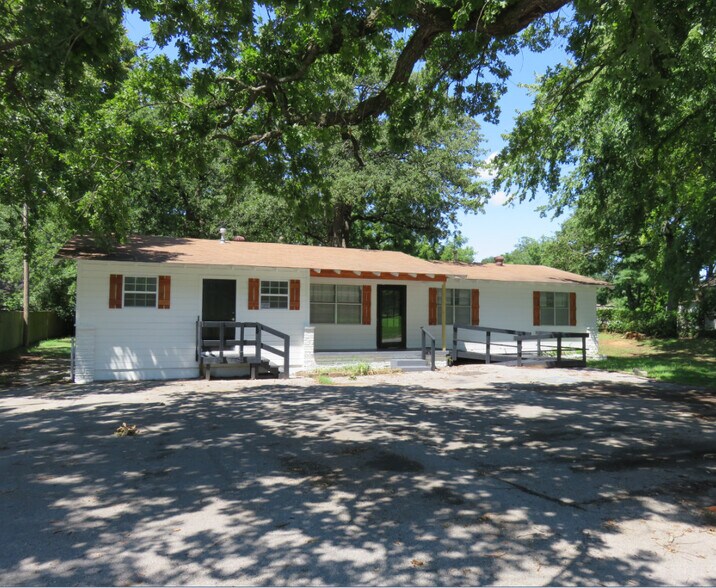 Primary Photo Of 1239 W Main St, Jenks Medical For Sale