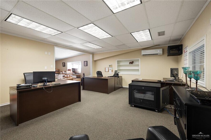 More Photos Of 1300 W US Highway 83, Alamo Warehouse For Sale