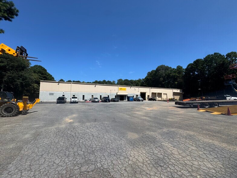 More Photos Of 1069 Canton Rd, Marietta Warehouse For Lease