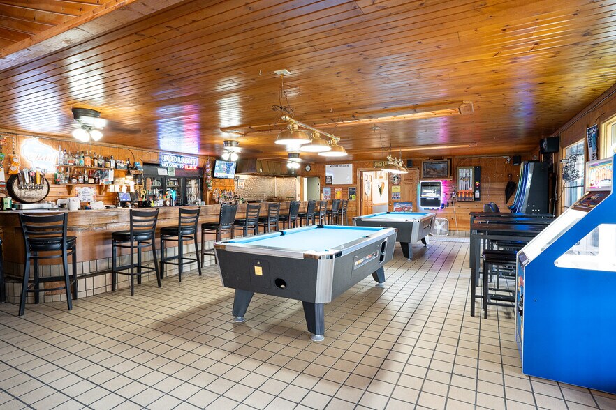 More Photos Of 1615 W Wisconsin St, Sparta Specialty For Sale