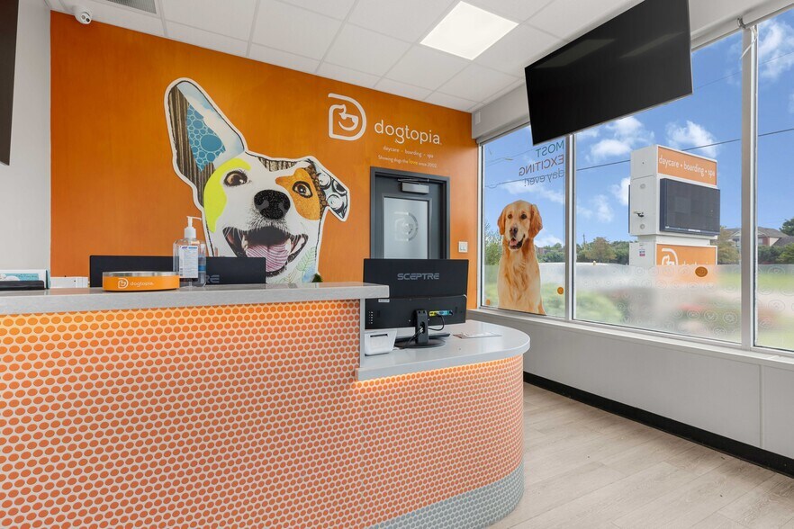 More Photos Of 6015 Fairmont Pky, Pasadena Freestanding For Lease