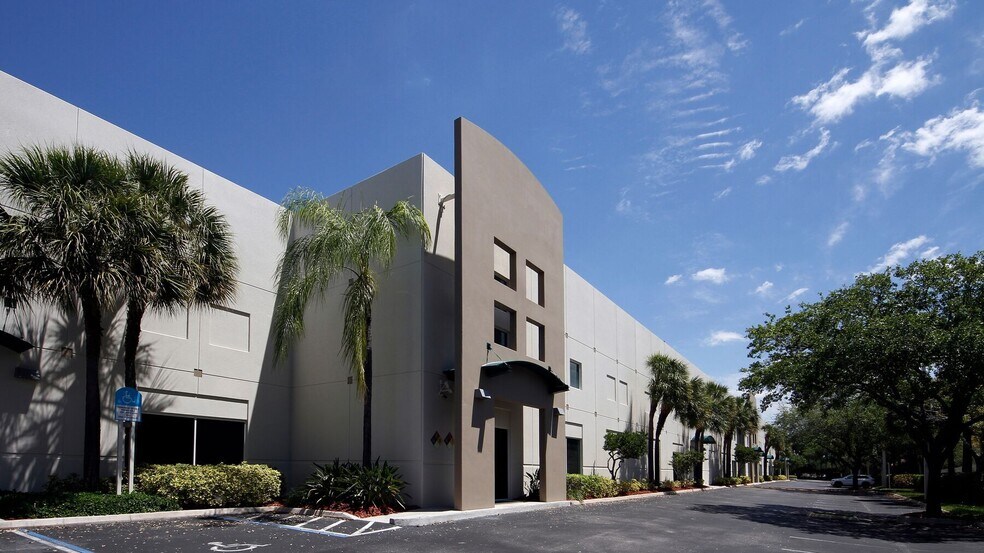 More Photos Of 6701 NW 7th St, Miami Warehouse For Lease
