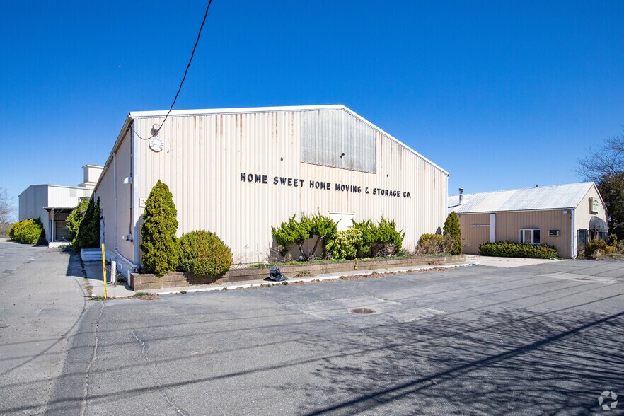 Primary Photo Of 342 Montauk Hwy, Wainscott Warehouse For Sale