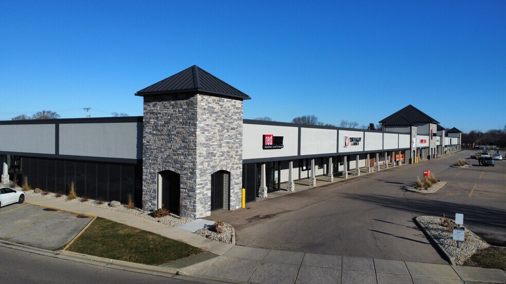 More Photos Of 900-982 N Market St, Troy Unknown For Lease