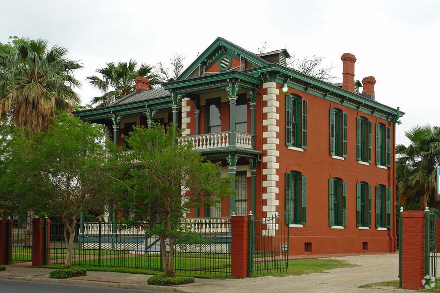 Primary Photo Of 635 S Presa St, San Antonio Storefront Retail Office For Sale