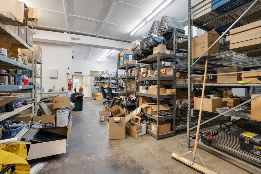 More Photos Of 6 Sanderson St, Hayesville Flex For Sale