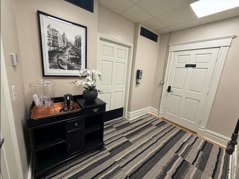 More Photos Of 232 S Buchanan St, Edwardsville Office Residential For Lease