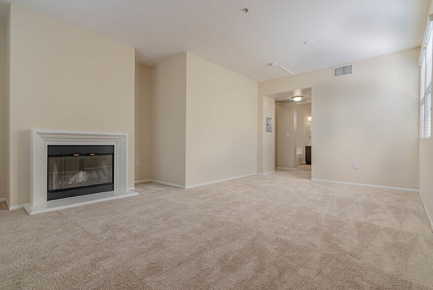 More Photos Of 31 E MacArthur Crescent Dr, Santa Ana Apartments For Lease