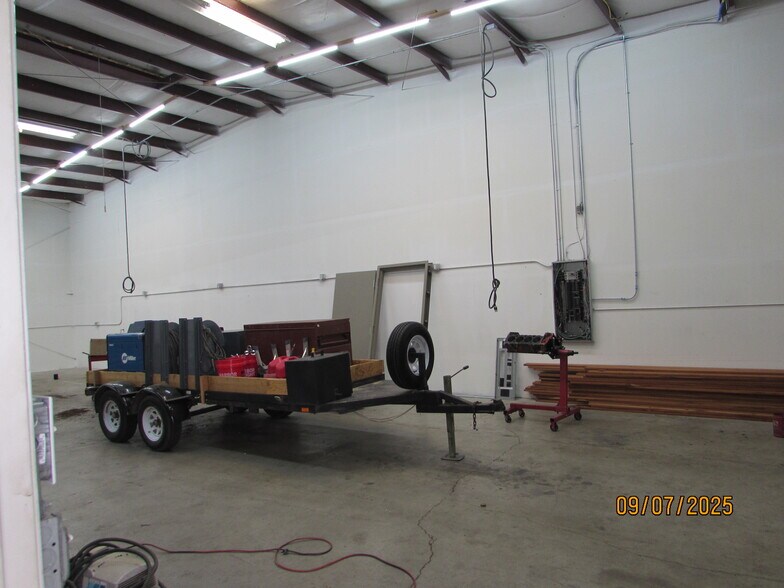 More Photos Of 2185 Kenyon Dr, Redding Manufacturing For Sale